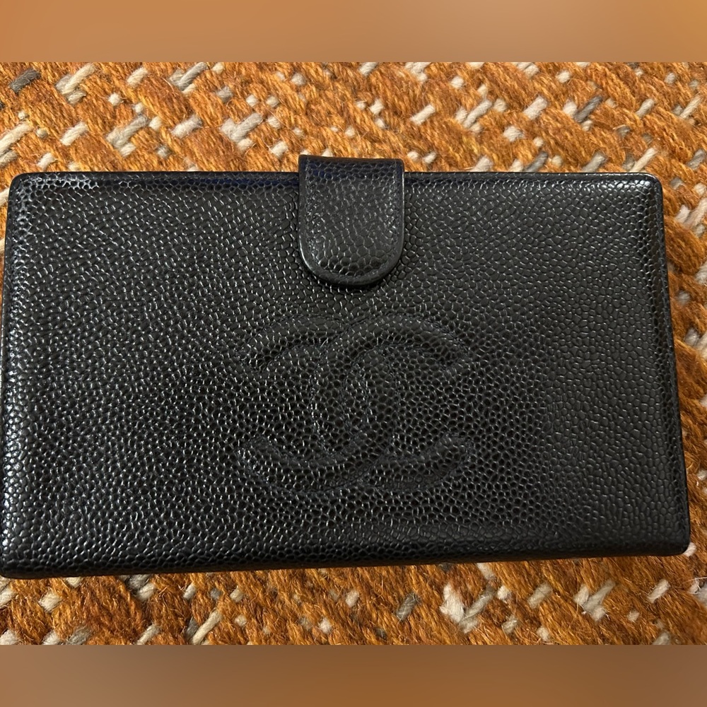 Chanel caviar wallet